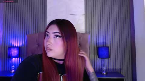 Mia online show from November 2025 03:23:01 PM