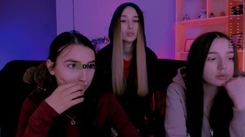 _kellykitten_ online show from April 2026 09:03:02 AM