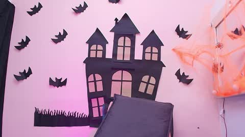 Kendall online show from October 2025 12:02:02 PM