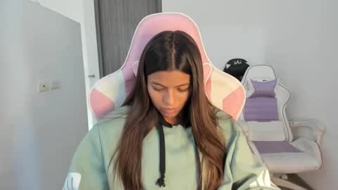 khloe sweet online show from December 2025 06:04:02 PM