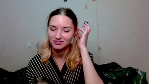 _kikiclark_ online show from October 2025 08:53:02 PM