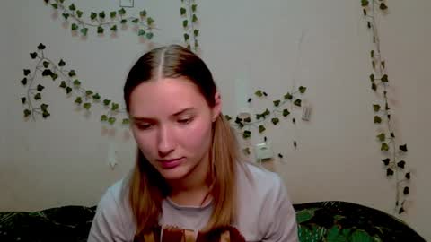 _kikiclark_ online show from November 2025 10:08:02 PM