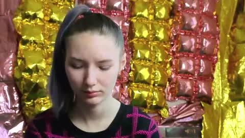 _kikiclark_ online show from April 2026 12:10:01 PM