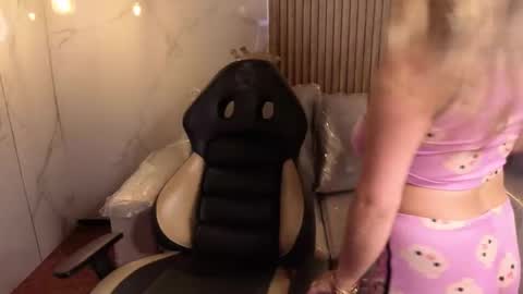 Snapshot of _kitten_1 chatting on January 2026 06:02:02 PM _kitten_1 online show from January 2026 06:02:02 PM