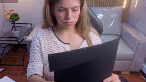 Snapshot of _kitten_1 chatting on February 2026 10:50:01 PM _kitten_1 online show from February 2026 10:50:01 PM