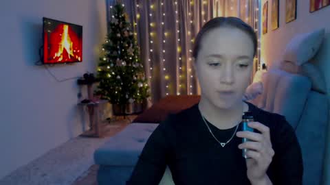 _lalune_ online show from December 2024 12:19:02 PM