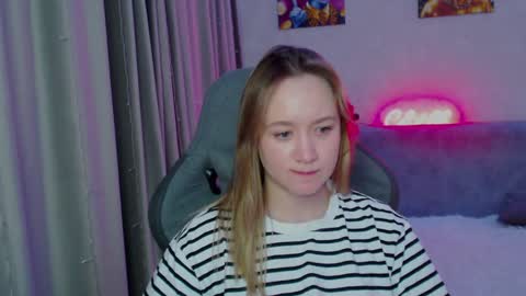 _lalune_ online show from January 2025 09:51:01 PM