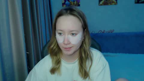 _lalune_ online show from January 2025 11:13:01 AM