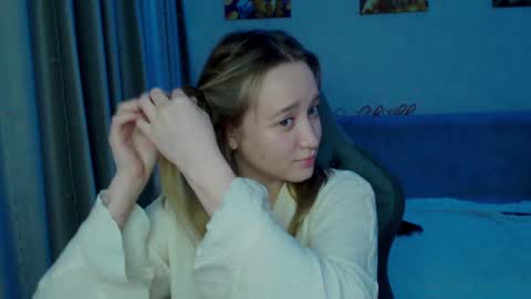 _lalune_ online show from January 2025 01:37:02 AM