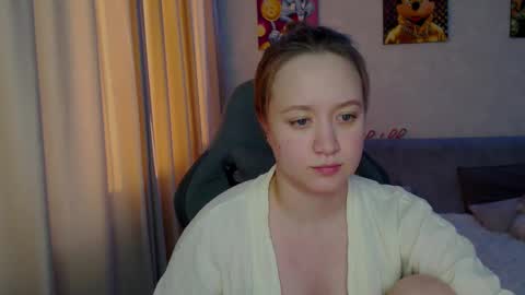 _lalune_ online show from February 2025 12:29:01 PM