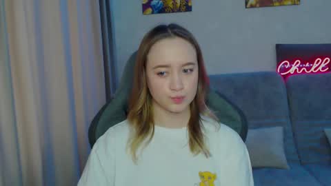 _lalune_ online show from February 2025 12:54:02 PM