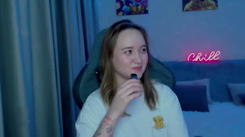 _lalune_ online show from February 2025 08:44:02 PM