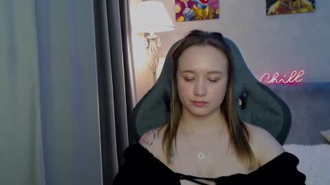 _lalune_ online show from February 2025 10:29:02 PM