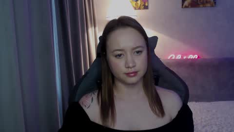 _lalune_ online show from October 2025 05:41:01 AM