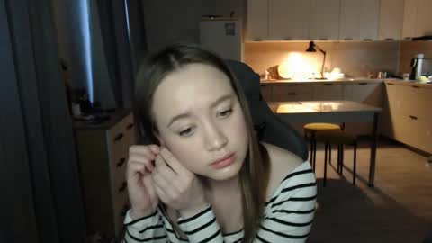 Snapshot of _lalune_ chatting on February 2026 04:06:01 AM _lalune_ online show from February 2026 04:06:01 AM