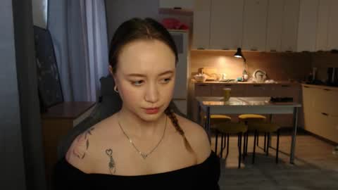 Snapshot of _lalune_ chatting on March 2026 05:45:02 AM _lalune_ online show from March 2026 05:45:02 AM