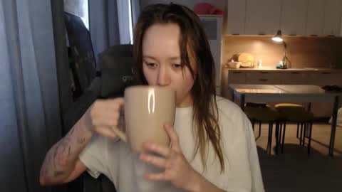 Snapshot of _lalune_ chatting on March 2026 07:01:01 AM _lalune_ online show from March 2026 07:01:01 AM