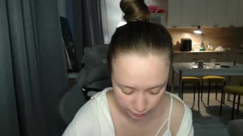 Snapshot of _lalune_ chatting on March 2026 03:01:01 PM _lalune_ online show from March 2026 03:01:01 PM