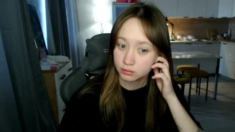 Snapshot of _lalune_ chatting on April 2026 10:49:02 AM _lalune_ online show from April 2026 10:49:02 AM