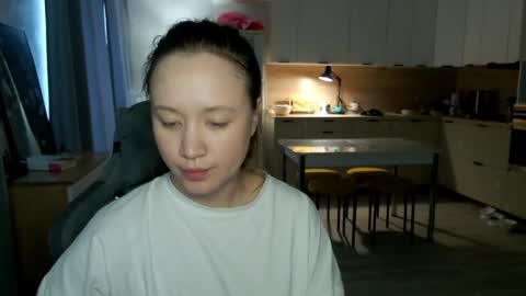 Snapshot of _lalune_ chatting on April 2026 08:53:02 AM _lalune_ online show from April 2026 08:53:02 AM