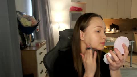 Snapshot of _lalune_ chatting on April 2026 11:27:01 AM _lalune_ online show from April 2026 11:27:01 AM