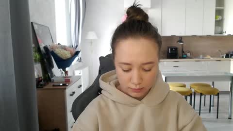 Snapshot of _lalune_ chatting on April 2026 05:36:02 AM _lalune_ online show from April 2026 05:36:02 AM