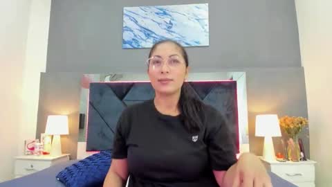Lauralove online show from October 2025 07:36:02 PM
