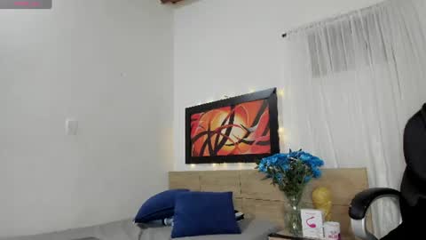Lauralove online show from July 2026 11:20:01 PM