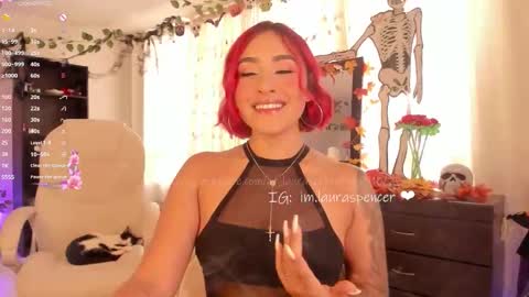 Laura online show from October 2025 07:04:02 PM