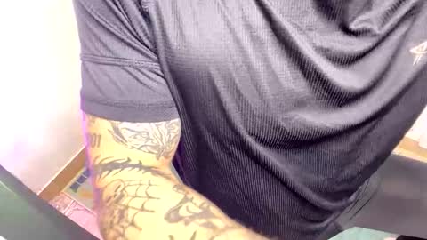 Layne online show from November 2025 09:31:01 AM