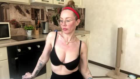  lee loo  online show from April 2026 09:01:02 AM