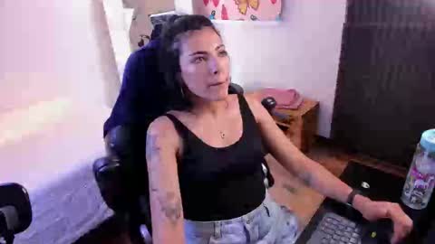 Snapshot of _lili_rose chatting on December 2024 09:20:02 PM Lili online show from December 2024 09:20:02 PM