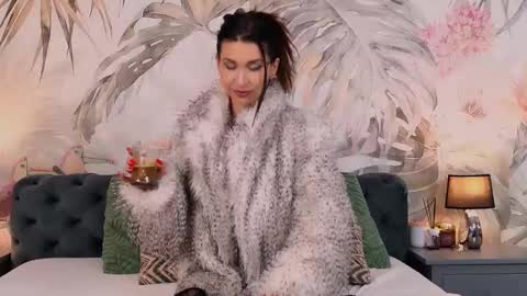 Lisa online show from December 2025 06:02:01 PM