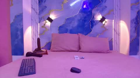 Lorrayne online show from November 2025 12:06:01 PM