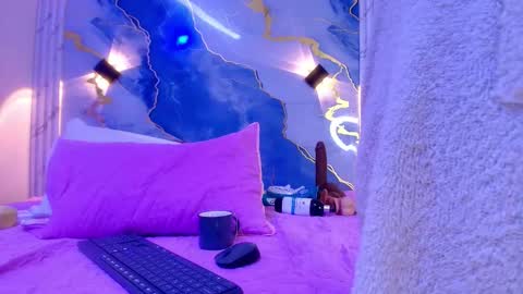 Lorrayne online show from November 2025 12:30:01 PM