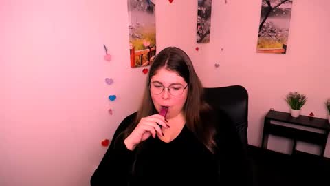 Mary online show from October 2025 07:21:02 PM