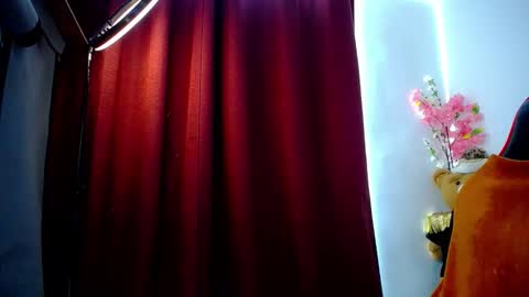 Snapshot of _luna10 chatting on December 2025 09:42:01 PM _luna10 online show from December 2025 09:42:01 PM