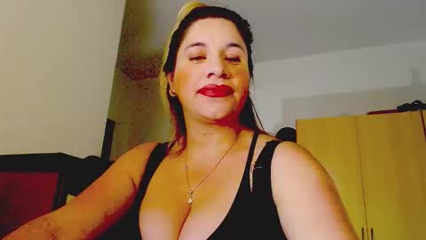 _lunagold_ online show from March 2026 09:40:01 PM