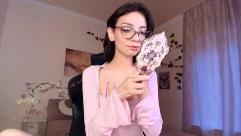 Luna online show from October 2025 05:17:02 AM