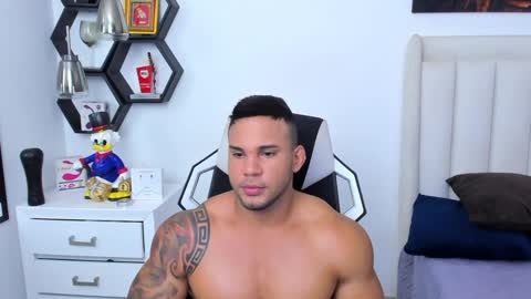 _matthew_santos_ online show from February 2025 08:40:01 PM