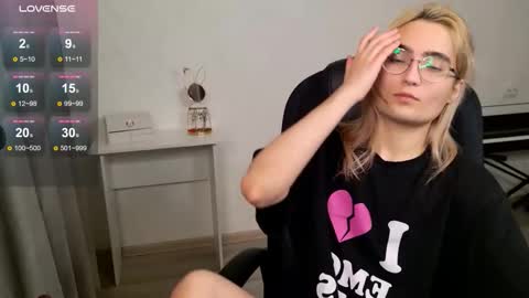 _meow_neko_ online show from January 2026 05:27:02 PM