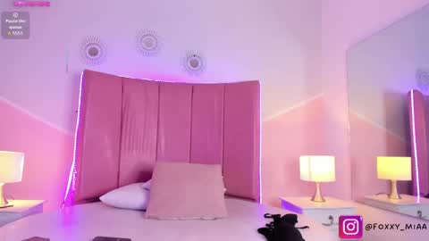 _mia_foxx_ online show from October 2025 07:54:01 PM