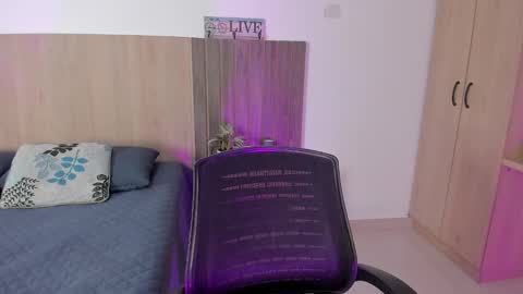 _miamiller_ online show from September 2025 07:46:01 PM