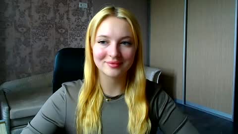 Snapshot of _mila_la_ chatting on June 2026 09:57:02 AM Melanie online show from June 2026 09:57:02 AM