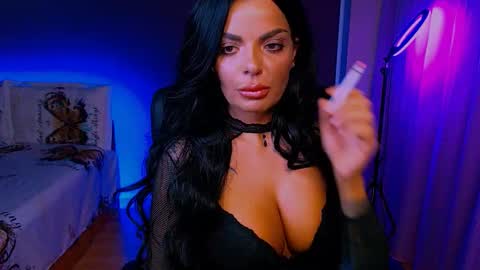 Milani online show from November 2025 07:01:02 PM