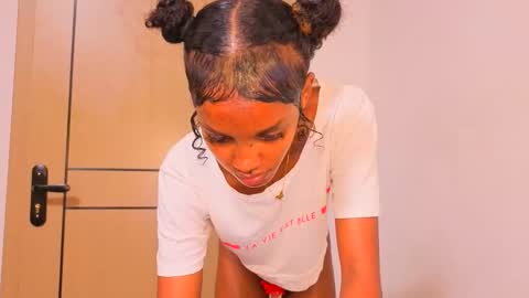 Mimi online show from April 2026 02:06:01 AM