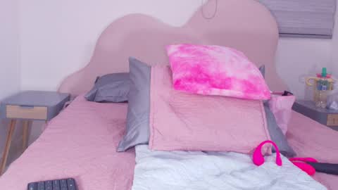 Luna online show from April 2026 04:06:02 AM