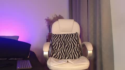 Naia Ross online show from May 2026 02:09:02 AM