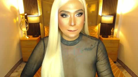 _natashacooper_ online show from April 2026 06:19:01 AM