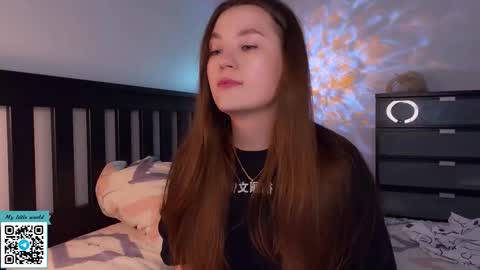 Mia with a big heart  online show from September 2025 10:48:01 AM